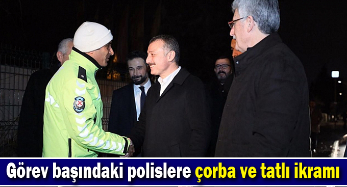 Görev başındaki polislere çorba ve tatlı ikramı