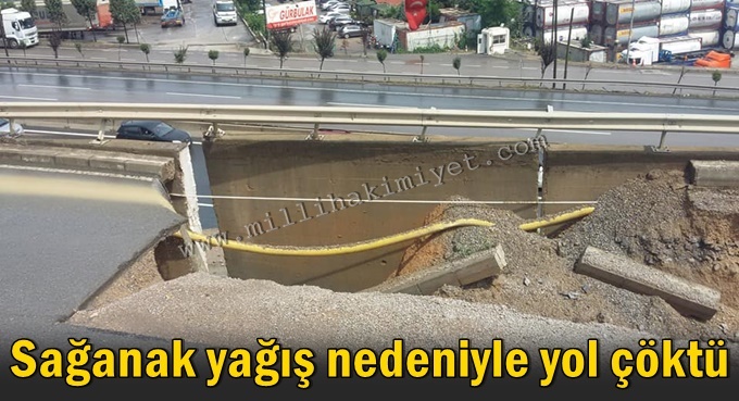 Çöken yol ulaşımı engelledi