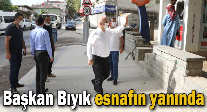 Başkan Bıyık esnafın yanında