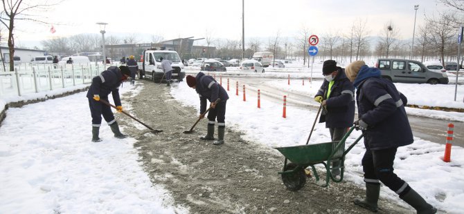 Büyükşehir, buzlanmaya karşı her sabah sahada