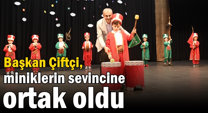 Çiftçi, miniklerin sevincine ortak oldu