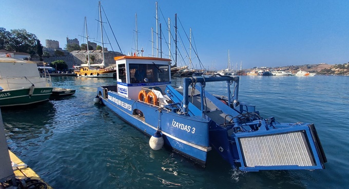 Kocaeli Büyükşehir Bodrum sahillerini temizliyor