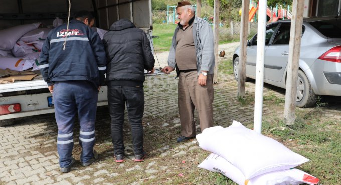 İzmit Belediyesi yerel buğday dağıtımına devam ediyor