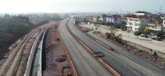 Otoyol geçiş köprüsünde asfalt serimine başlandı