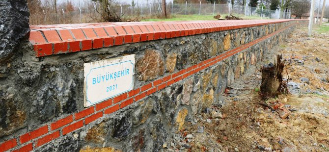 Büyükşehir, köy mezarlıklarına taş duvar inşa ediyor