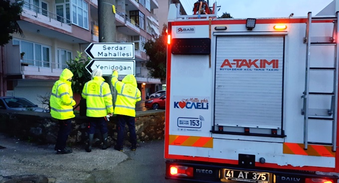 Büyükşehir A Takımından tabela temizliği