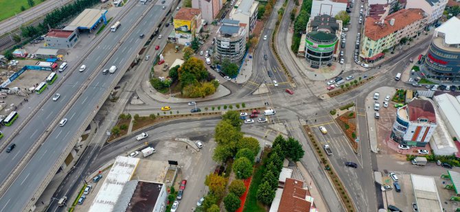 İzmit Demokrasi Bulvarında refüj yenileme ve aydınlatma çalışması