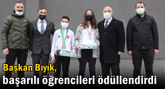 Başkan Bıyık, başarılı öğrencileri ödüllendirdi