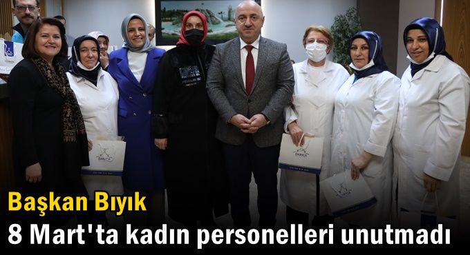 Başkan Bıyık 8 Mart'ta kadın personelleri unutmadı