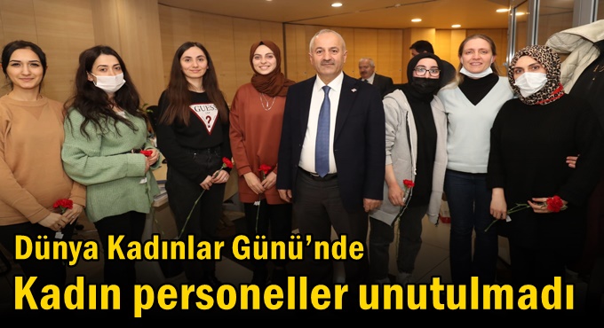 Büyükgöz'den personele çiçek