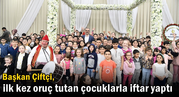 Çiftçi, ilk kez oruç tutan çocuklarla iftar yaptı