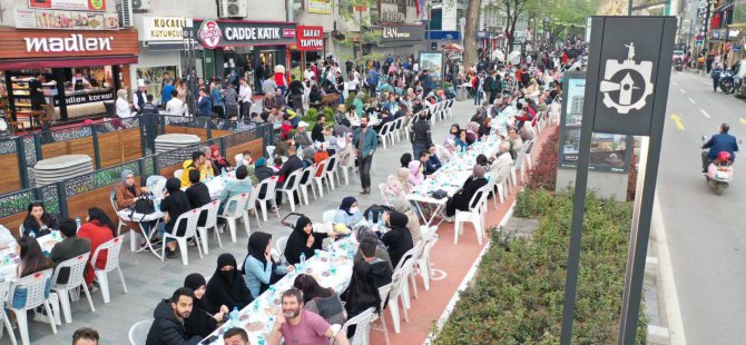 Cumhuriyet Bulvarı’nda 11 bin kişilik iftar