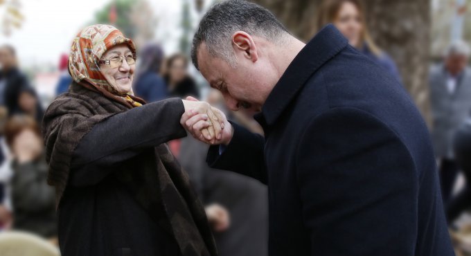 Başkan Büyükakın “Annelerimiz dünyanın kalbidir”