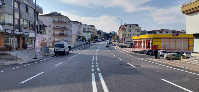 Körfez Akşemsettin Caddesi ve  Cumhuriyet Bulvarında yol çizgileri çekildi