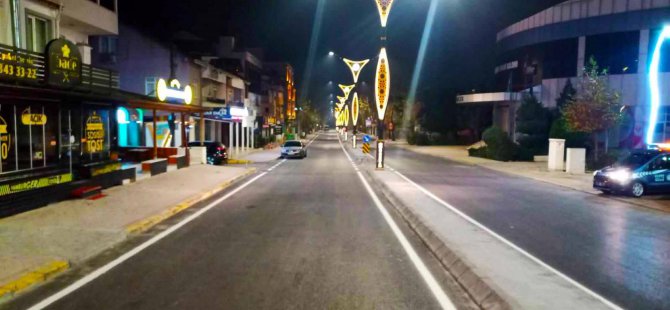 Başiskele Atatürk Caddesi gece ayrı, gündüz ayrı güzel