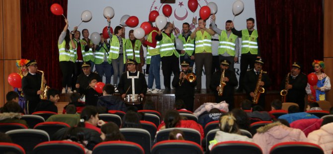 Kocaeli Gönüllülerinden Sevgi Evindeki çocuklara sürpriz