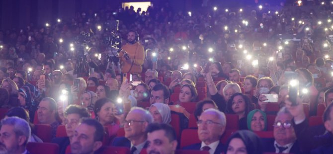 Mustafa Kandıralı’yı anma gecesinde yer yerinden oynadı