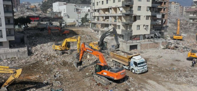 Büyükşehir, Hatay’da 51 binanın yıkımını yaptı