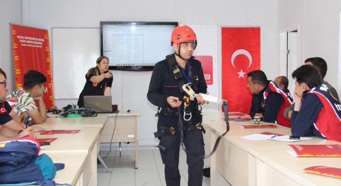 Büyükşehir’den 10 yılda 2.171 İtfaiyeciye eğitim