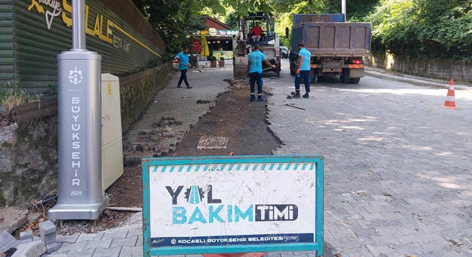 Büyükşehir Yol Bakım Timi durmaksızın çalışıyor