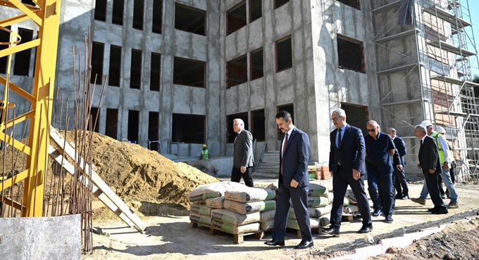 Vali İlhami Aktaş, inşaatı devam eden eğitim yatırımlarını inceledi