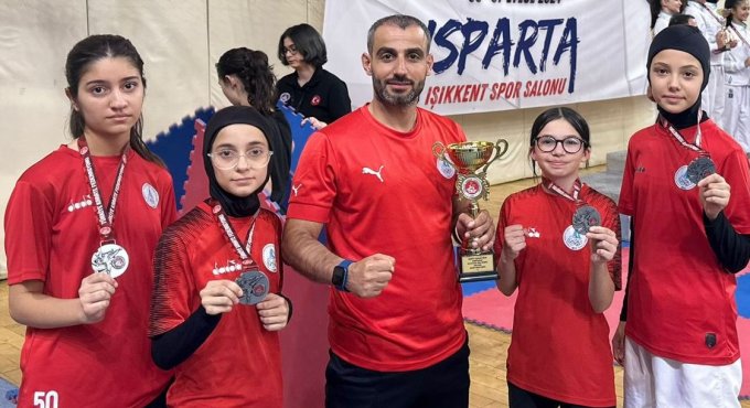 Körfez yıldız kız karate takımı Türkiye ikincisi oldu