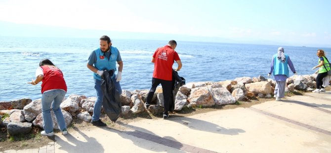 Hereke sahilinde kıyı ve deniz temizliği