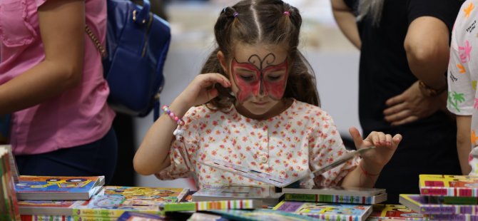 Çocuklar kitap fuarında büyülü bir yolculuğa çıktı