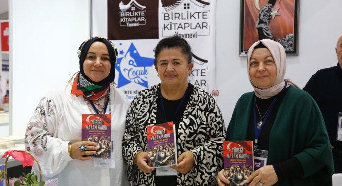 Cumhuriyet kadınlarının 100. Yıla özel eseri kitap fuarında