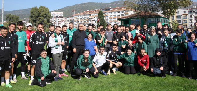 Özel çocuklardan Kocaelispor'a özel ziyaret