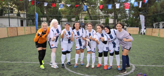 Kadınlar futbol oynarsa dünya yerinden oynar