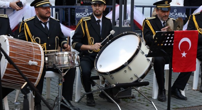 Cumhuriyet Bulvarı Ata’nın sevdiği şarkılarla çınladı