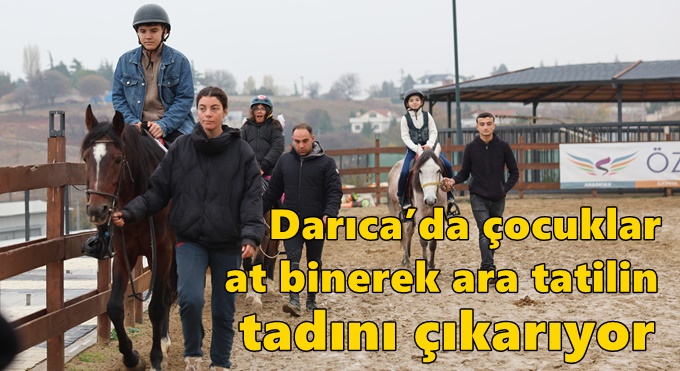 Darıca’da çocuklar at binerek ara tatilin tadını çıkarıyor