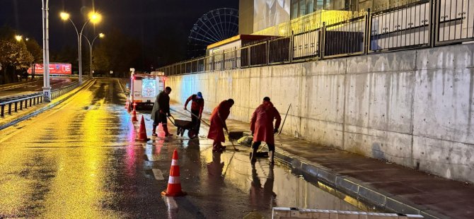 Büyükşehir’den mazgal ve menfez temizliği