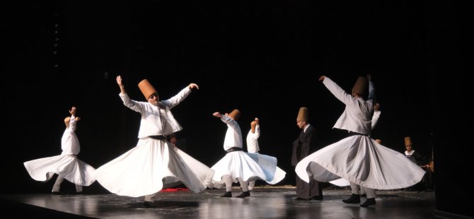 Mevlana aşkı salona sığmadı