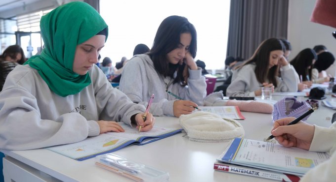 Akademi Lise öğrencileri TYT için kampa girdi