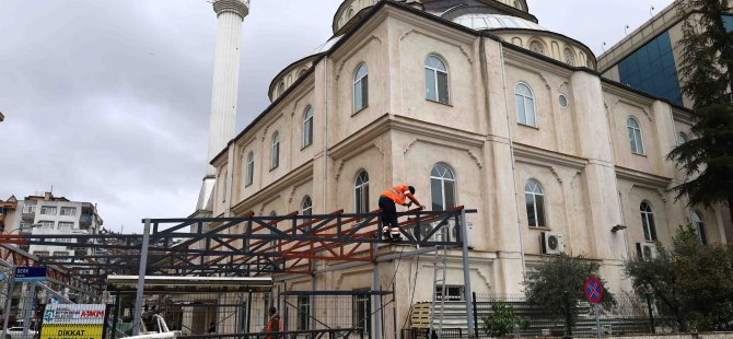 İzmit Eren Camii’ne yeni sundurma