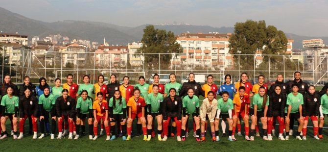 Körfezli Kızlar Galatasaray İle Hazırlık Maçı Yaptı