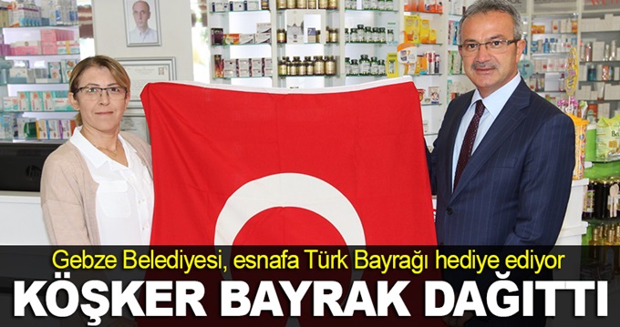 Başkan Köşker’den esnaflara bayrak hediyesi