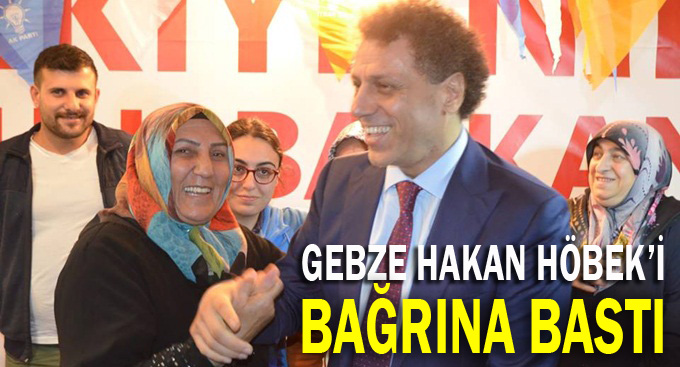 Gebze Hakan Höbek'i bağrına basıyor