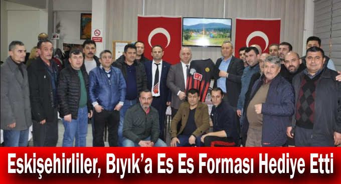 Eskişehirliler, Bıyık’a Es Es Forması Hediye Etti