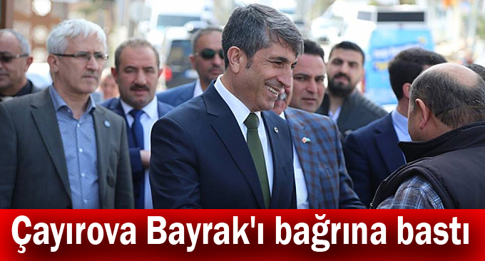 Çayırova Bayrak'ı bağrına bastı