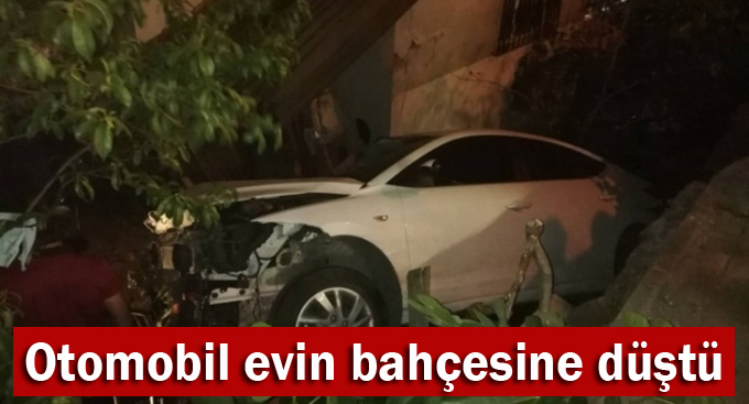 Gebze'de otomobil evin bahçesine düştü