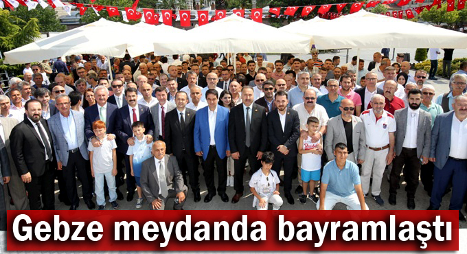 Gebze meydanda bayramlaştı