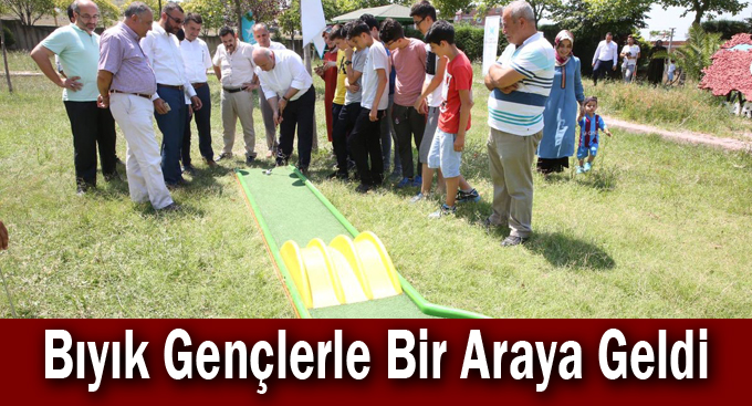 Bıyık Gençlerle Bir Araya Geldi