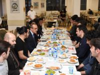 Vali Yavuz, öğrencilerle iftarda buluştu