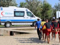 Mavi ambulanslar ve sağlık ekipleri plajlarda görev başındaydı; Büyükşehir en zor anlarında yanlarındaydı