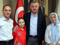 Başkan Büyükakın genç şampiyonla buluştu