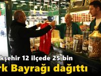 Büyükşehir 12 ilçede 25 bin Türk Bayrağı dağıttı