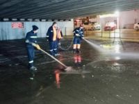 Körfez’de gece temizlik mesaisi